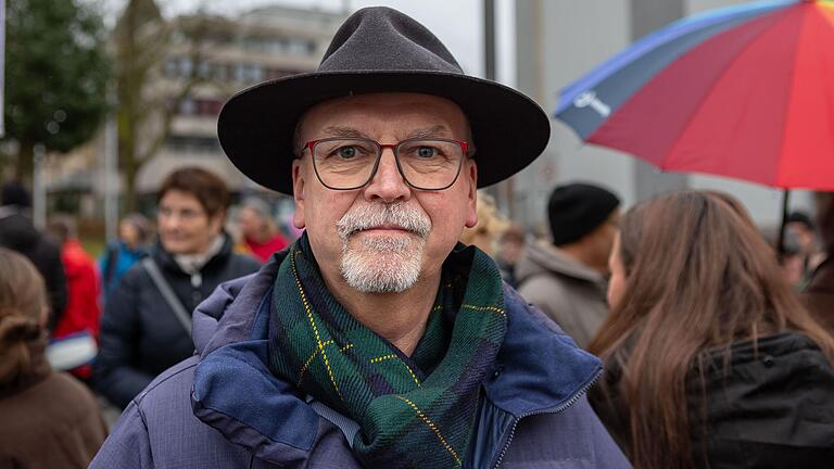 Albrecht Zisler (65) aus Ramsthal: 'Potsdam hat das Fass zum Überlaufen gebracht' Albrecht Zisler (65) aus Ramsthal: 'Potsdam hat das Fass zum Überlaufen gebracht'