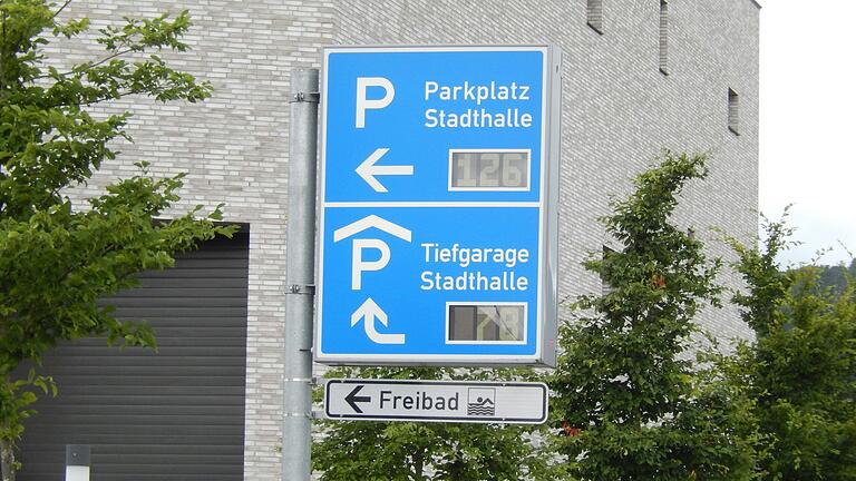 Freie Parkkapazitäten gibt es in Lohr nach wie vor, aber alle kosten Gebühren und werden deshalb wenig genutzt.