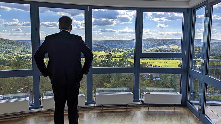 Ein schöner Ausblick: Die nebenliegende Terrasse soll daher umgebaut werden und Privatpatienten einen Panoramablick bieten.       -  Ein schöner Ausblick: Die nebenliegende Terrasse soll daher umgebaut werden und Privatpatienten einen Panoramablick bieten.