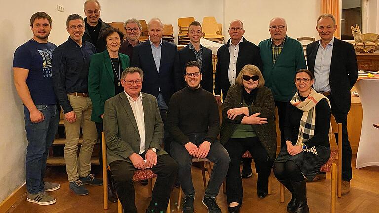 Der Vorstand des vergrößerten CSU-Ortsverbandes Kolitzheim stellte sich mit anwesenden Funktions- und Mandatsträgern zum Foto. Der Ortsverband umfasst nun die Gemeindeteile Stammheim, Zeilitzheim, Gernach, Lindach und Kolitzheim. Der Vorstand des vergrößerten CSU-Ortsverbandes Kolitzheim stellte sich mit anwesenden Funktions- und Mandatsträgern zum Foto. Der Ortsverband umfasst nun die Gemeindeteile Stammheim, Zeilitzheim, Gernach, Lindach und Kolitzheim.