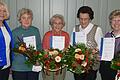 Jahrelange Treue zum Frauenbund: Vorsitzende Elisabeth Rost überreichte Urkunden und Ehrennadeln an Regina Burkart, Rita Then, Marianne Göb und Lilo Reinhardt (von links); es fehlt Hildegart Eichhorn.