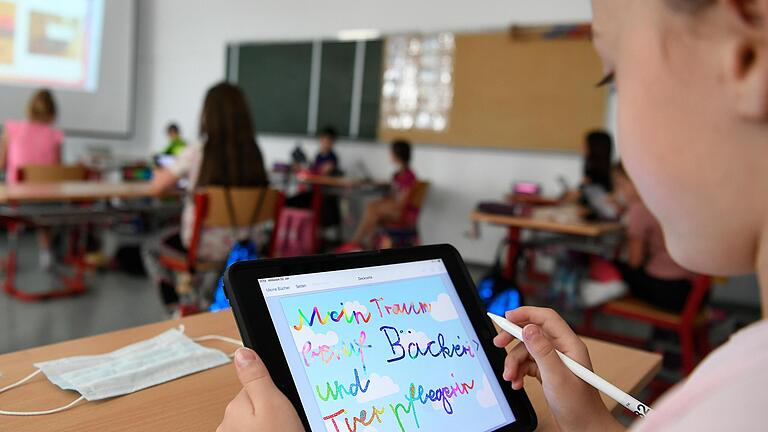 Copy%20of%20Digitale_Schule_Juli20_8.tif       -  Die Ausstattung von Schulen mit Tablets ging in den vergangenen Jahren rasant voran.