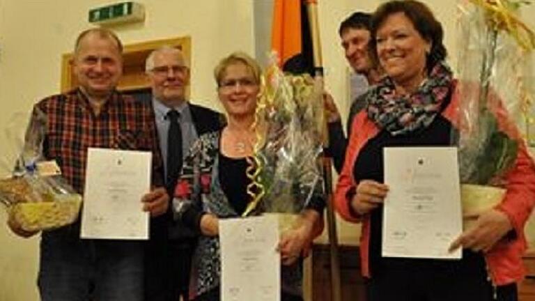 Bei der Hauptversammlung der Kolpingfamilie Oberstreu wurden treue Mitglieder für 40 Jahre Zugehörigkeit geehrt. Im Bild (vorne, von links) Paul Pfitzmeier, Ulrike Werner und Gertrud Türk sowie (hinten, von links) Helmut Berger und Stefan Heurung.