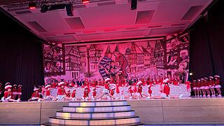 So bunt war die Prunksitzung in der Stadthalle in Lauda.