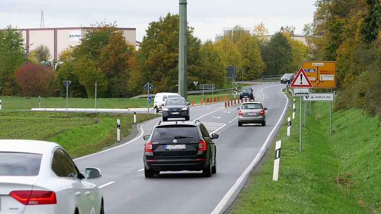 Blick Richtung Südwesten: Die Einmündung der Godelstatt in die Prappacher Straße in Haßfurt behagt nicht jedem Autofahrer oder jeder Autofahrerin. Blick Richtung Südwesten: Die Einmündung der Godelstatt in die Prappacher Straße in Haßfurt behagt nicht jedem Autofahrer oder jeder Autofahrerin.