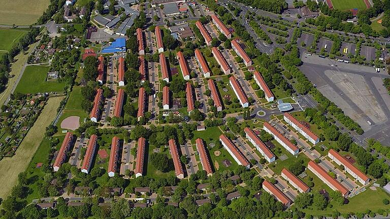 Auf 22 Hektar entsteht mit der Konversion von Askren Manor im Westen Schweinfurts ein völlig neuer Stadtteil. Über die Frage, ob es richtig war, große Teile der Bebauung an die P&P-Gruppe zu vergeben, ist man im Stadtrat unterschiedlicher Meinung.