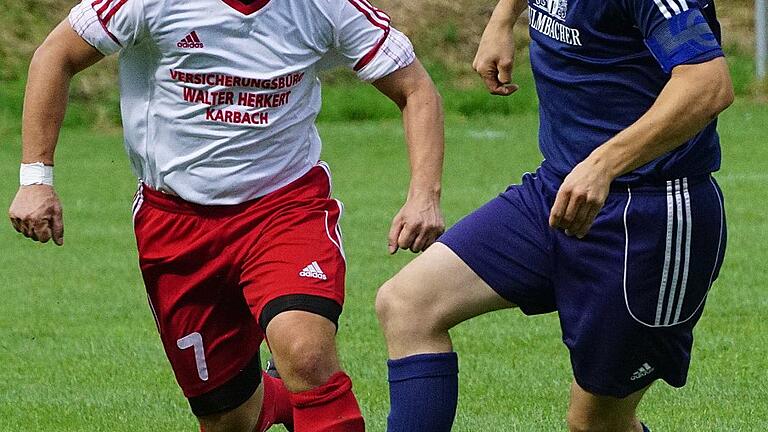 Um die Zukunft des Fußballsports in Untersteinbach ging es bei der Jahreshauptversammlung der SpVgg. Der SC Koppenwind hat beim Vorsitzenden Karl Zimmermann wegen einer zukünftigen Spielgemeinschaft angefragt. Jetzt wollen die Vorsitzenden aus Koppenwind, Geusfeld und Untersteinbach sich zusammensetzen, um verschiedene Möglichkeiten zu diskutieren. Unser Archivbild zeigt Untersteinbachs Matthias Brücher (links) im Zweikampf mit Wülflingens Christopher Ullrich.