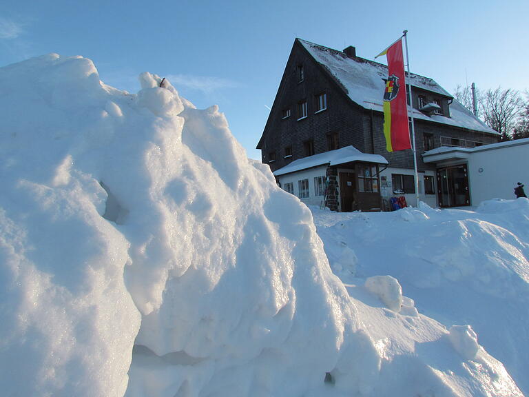 Das Würzburger Haus ist auch im Winter ein beliebtes Ausflugsziel. Das Würzburger Haus ist auch im Winter ein beliebtes Ausflugsziel.