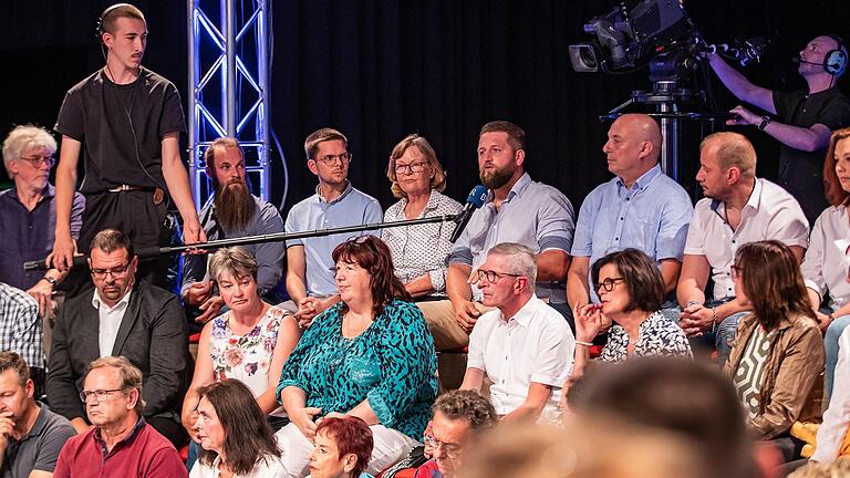 Michael Stolzenberger, Bio Landwirt und Kreisobmann des Bayerischen Bauernverbandes bei der Sendung 'Jetzt red I' spricht in der der Posthalle in Würzburg.&nbsp;