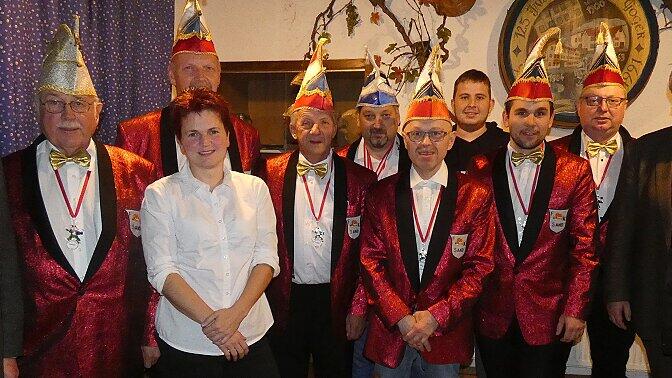 Das Präsidium des Sander Faschingskomitees (von links): Zweiter Bürgermeister Gerhard Zösch, Ehrenpräsident Günther Flachsenberger, Sandra Klug, Gerhard Birlem, Peter Kehl, Ralf Bauer, Präsident Stefan Flachsenberger, David Flachsenberger, Florian Linke, Matthias Flachsenberger, Bürgermeister Bernhard Ruß und Martin Fella.