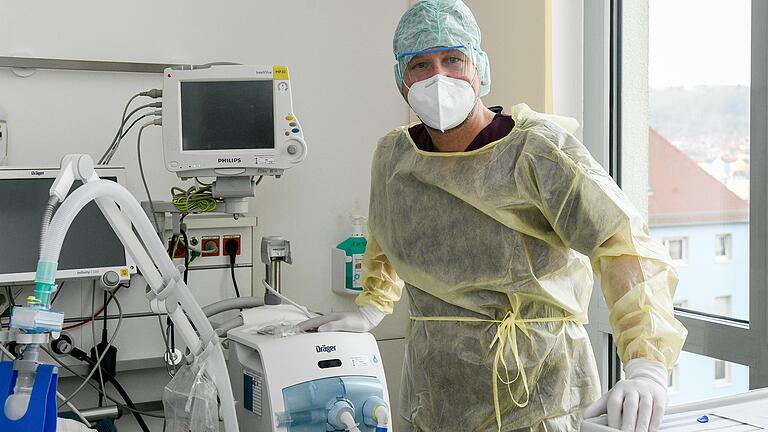 Dr. Matthias Held, Ärztlicher Direktor am Klinikum Würzburg Mitte, beschreibt, wie Mediziner und Pfleger mit Stress auf der Station umgehen – und welche Momente alle berühren. Dr. Matthias Held, Ärztlicher Direktor am Klinikum Würzburg Mitte, beschreibt, wie Mediziner und Pfleger mit Stress auf der Station umgehen – und welche Momente alle berühren.