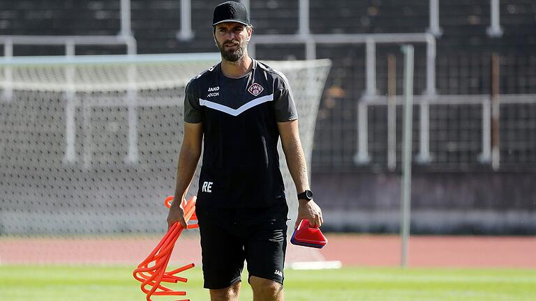 Ronny Ermel wird auch unter Martin Lanig zum Trainerteam der Würzburger Kickers gehören. Ronny Ermel wird auch unter Martin Lanig zum Trainerteam der Würzburger Kickers gehören.