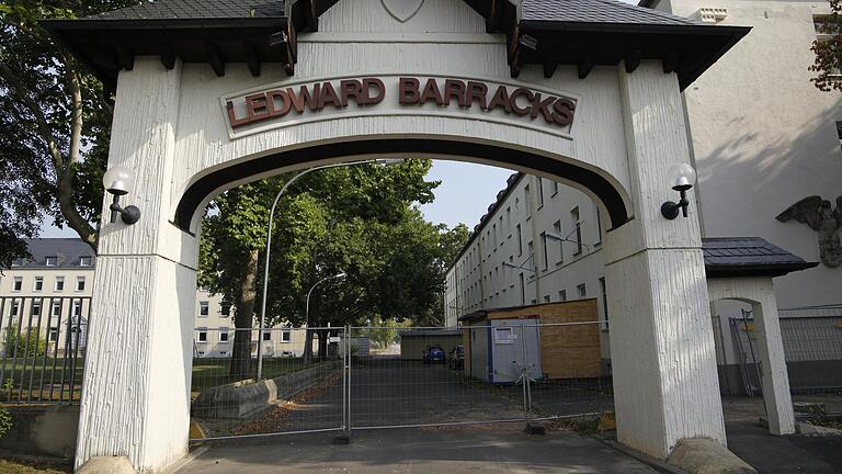 Die ehemalige Ledward-Kaserne an der Niederwerrner Straße als Innovations- und Gründungszentrum und eine aktivere Rolle der Stadt – das wollen sieben von neun Stadtratsgruppen in einem Antrag an den OB. Die ehemalige Ledward-Kaserne an der Niederwerrner Straße als Innovations- und Gründungszentrum und eine aktivere Rolle der Stadt – das wollen sieben von neun Stadtratsgruppen in einem Antrag an den OB.