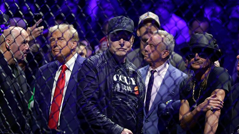 Trump bei UFC-Kampf       -  Trump und Musk bei Kampfsport-Spektakel in New York.