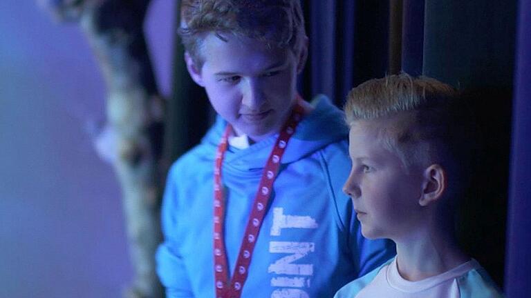xxxhr_Grimme2018_SimW_Valentin_u_Yannick       -  Der 14-jährige Yannick (links) und der 12-jährige Valentin sind die Protagonisten einer Folge der Doku-Serie &bdquo;Schau in meine Welt&ldquo;. Nun ist der Film, den der Hessische Rundfunk für den Kinderkanal produzierte, für den Grimmepreis nominiert.