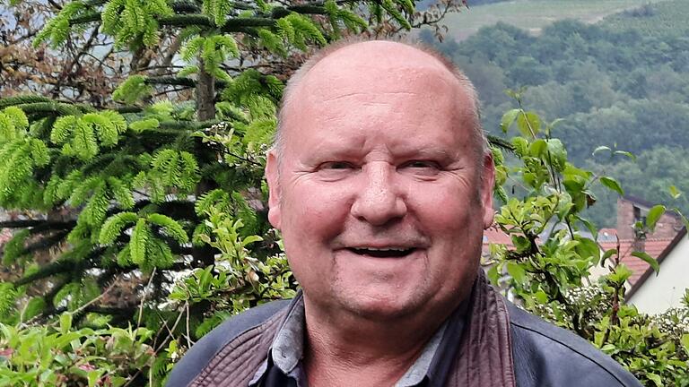 Ernst Henning kandidiert zum vierten Mal für das Ehrenamt als Kirchenvorstand. Er möchte Pfarrerin Sabine Schlagmüller weiterhin unterstützen und auch junge Menschen für die Kirche begeistern. Ernst Henning kandidiert zum vierten Mal für das Ehrenamt als Kirchenvorstand. Er möchte Pfarrerin Sabine Schlagmüller weiterhin unterstützen und auch junge Menschen für die Kirche begeistern.
