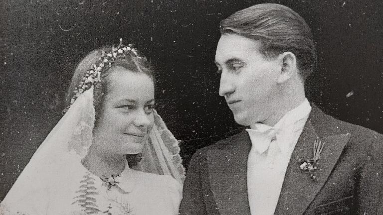 Angekommen in der neuen Heimat: Der sudetendeutsche Vertriebene Adolf Link heiratete die gebürtige Lohrerin Gunthild Büdel. Adolf Link war Lehrer in Rohrbach, Karlstadt und zu seiner Pensionierung 1989 in Wiesenfeld. Heute lebt er in Bad Kissingen, Gunthild Büdel ist 2016 gestorben. Angekommen in der neuen Heimat: Der sudetendeutsche Vertriebene Adolf Link heiratete die gebürtige Lohrerin Gunthild Büdel. Adolf Link war Lehrer in Rohrbach, Karlstadt und zu seiner Pensionierung 1989 in Wiesenfeld. Heute lebt er in Bad Kissingen, Gunthild Büdel ist 2016 gestorben. 