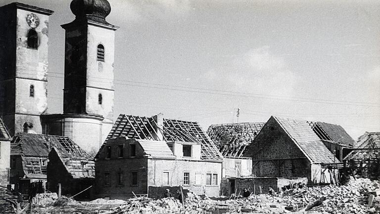 Die Pfarrkirche wurde bei dem Angriff zerstört.&nbsp;