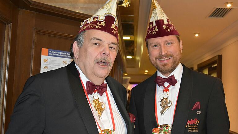 Der bisherige Vizepräsident des Fastnacht-Verbandes Franken, Norbert Schober, und sein Nachfolger Tobias Brand. Das Foto entstand 2018. Der bisherige Vizepräsident des Fastnacht-Verbandes Franken, Norbert Schober, und sein Nachfolger Tobias Brand. Das Foto entstand 2018.