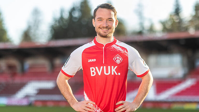 Alle guten Dinge sind drei?! Kickers-Rückkehrer Peter Kurzweg im Interview. Alle guten Dinge sind drei?! Kickers-Rückkehrer Peter Kurzweg im Interview.