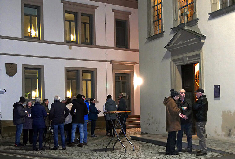 Glühwein und Kinderpunsch beim Jahresschlussgottesdienst der Pfarrgemeinde St. Wolfgang in Hausen. Glühwein und Kinderpunsch beim Jahresschlussgottesdienst der Pfarrgemeinde St. Wolfgang in Hausen.