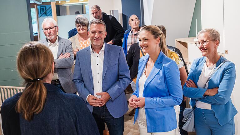 Digitalministerin Judith Gerlach (Zweite von rechts) besuchte den Kindermöbelhersteller Paidi. Digitalministerin Judith Gerlach (Zweite von rechts) besuchte den Kindermöbelhersteller Paidi.