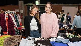 Der Fashion Flohmarkt lockt auch am Sonntag 29.09.24 Menschenmengen in die Posthalle in Würzburg.