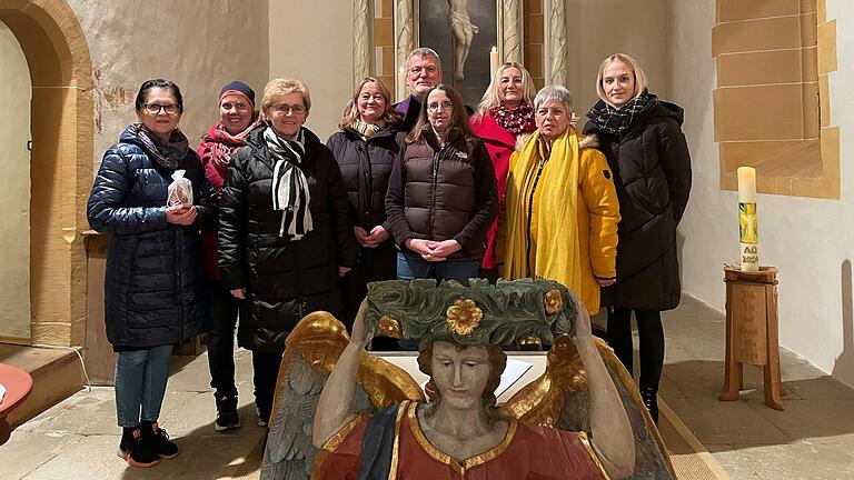 Auf dem Foto von links: Sonja Würll, Stephanie Kohl, Heidrun Krauss, Kerstin Zirkler, Pfr. Andreas Werner, Melanie Bärschneider, Nicole Vetter, Karin Rieß, Selina Heym. Auf dem Foto von links: Sonja Würll, Stephanie Kohl, Heidrun Krauss, Kerstin Zirkler, Pfr. Andreas Werner, Melanie Bärschneider, Nicole Vetter, Karin Rieß, Selina Heym.