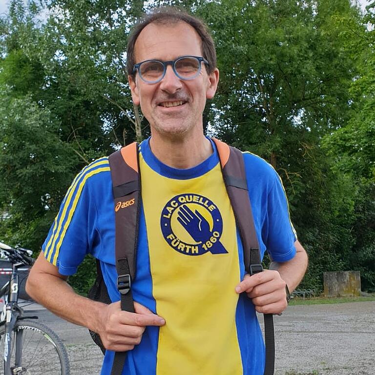 Auch das Trikot des damals dominierenden LAC Quelle Fürth trug Hubert Karl einmal.