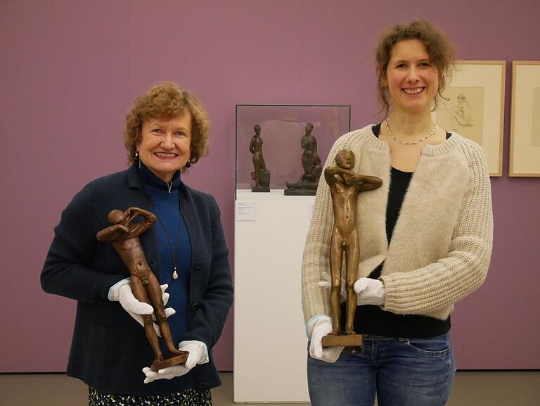 Museumsleiterin Marlene Lauter (links) und ihre Stellvertreterin Henrike Holsing freuen sich über den neuen Ankaufsetat, der ihnen auf dem Kunstmarkt neue Möglichkeiten eröffnet.