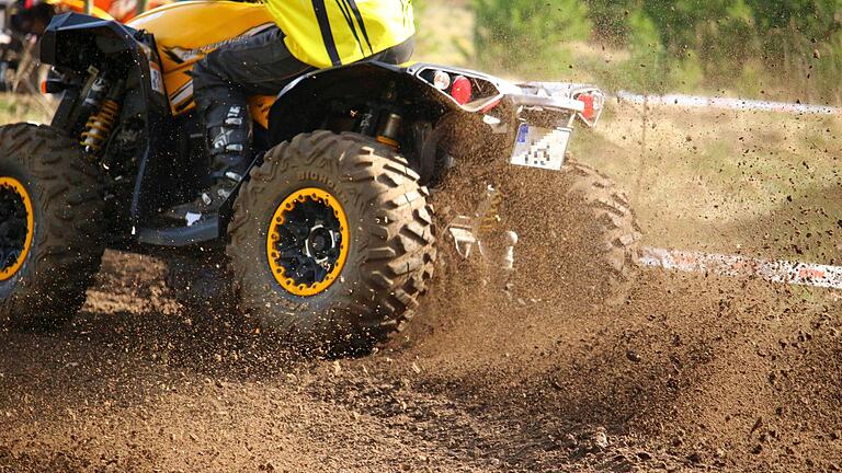 Unfall mit Quad - Ein Quad-Fahrer ist bei einem Unfall am Sonntag (6. März 2022) bei Hammelburg schwer verletzt worden. Unfall mit Quad - Ein Quad-Fahrer ist bei einem Unfall am Sonntag (6. März 2022) bei Hammelburg schwer verletzt worden.