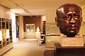 Otto Schäfers Büste, geschaffen von Gustav Seitz, wacht am Eingang über sein Museum.