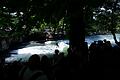 Sonne in Bayern       -  Die Feuerwehr hat die Eisbach-Welle abgesperrt. (Symbolbild)