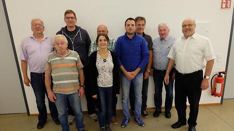 Der amtierende Vorstand (hinten, von links): Werner Wenzel, Daniel Bauernschubert, Hugo Braun, Achim Reuß, Siegfried Geier, Heinz Amling (Landesvorstand); vorne, von links: Berthold Röß, Anja Lesin-Schmitt, Dominik Schmitt. Es fehlt: John Hotaling. Das Bild erstand noch vor den Corona-Beschränkungen. Foto: Philipp Bauernschubert - Der amtierende Vorstand (hinten, von links): Werner Wenzel, Daniel Bauernschubert, Hugo Braun, Achim Reuß, Siegfried Geier, Heinz Amling (Landesvorstand); vorne, von links: Berthold Röß, Anja Lesin-Schmitt, Dominik Schmitt. Es fehlt: John Hotaling. Das Bild erstand noch vor den Corona-Beschränkungen. Foto: Philipp Bauernschubert Der amtierende Vorstand (hinten, von links): Werner Wenzel, Daniel Bauernschubert, Hugo Braun, Achim Reuß, Siegfried Geier, Heinz Amling (Landesvorstand); vorne, von links: Berthold Röß, Anja Lesin-Schmitt, Dominik Schmitt. Es fehlt: John Hotaling. Das Bild erstand noch vor den Corona-Beschränkungen. Foto: Philipp Bauernschubert - Der amtierende Vorstand (hinten, von links): Werner Wenzel, Daniel Bauernschubert, Hugo Braun, Achim Reuß, Siegfried Geier, Heinz Amling (Landesvorstand); vorne, von links: Berthold Röß, Anja Lesin-Schmitt, Dominik Schmitt. Es fehlt: John Hotaling. Das Bild erstand noch vor den Corona-Beschränkungen. Foto: Philipp Bauernschubert