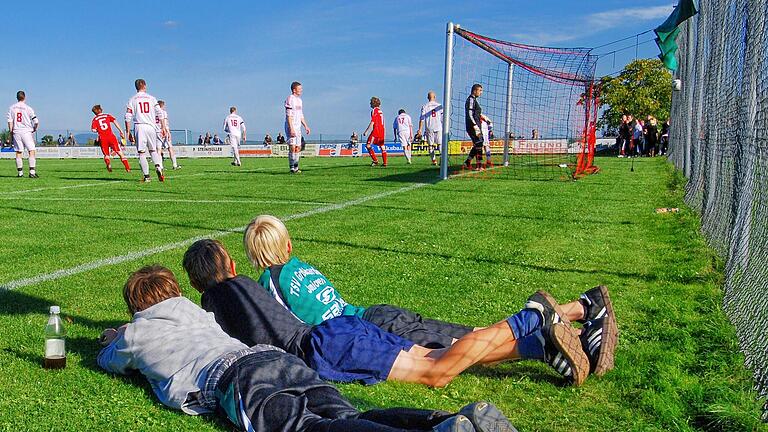 Maximal 2000 Fußball-Fans werden das Spiel des SV Rödelmaier gegen den TSV 1860 München ansehen dürfen. Maximal 2000 Fußball-Fans werden das Spiel des SV Rödelmaier gegen den TSV 1860 München ansehen dürfen.