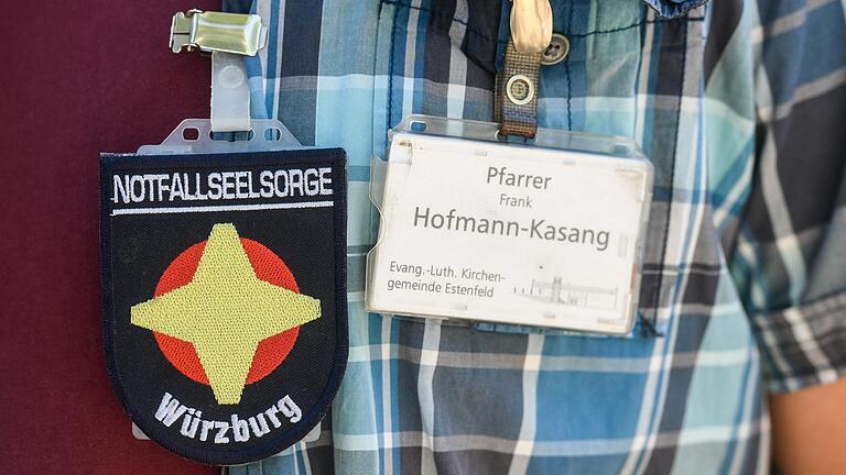 Die Anstecker von Pfarrer Frank Hofmann-Kasang, dem Beauftragten für die Notfallseelsorge im evangelisch-lutherischen Dekanat Würzburg. Die Anstecker von Pfarrer Frank Hofmann-Kasang, dem Beauftragten für die Notfallseelsorge im evangelisch-lutherischen Dekanat Würzburg.