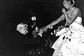 Vor 50 Jahren starb Josephine Baker       -  Josephine Baker - hier auf einem Foto aus den 50er Jahren mit Charlie Chaplin.