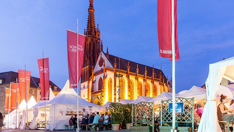 Vom 25. August bis zum 4. September findet die Weinparade auf dem Marktplatz in Würzburg statt.