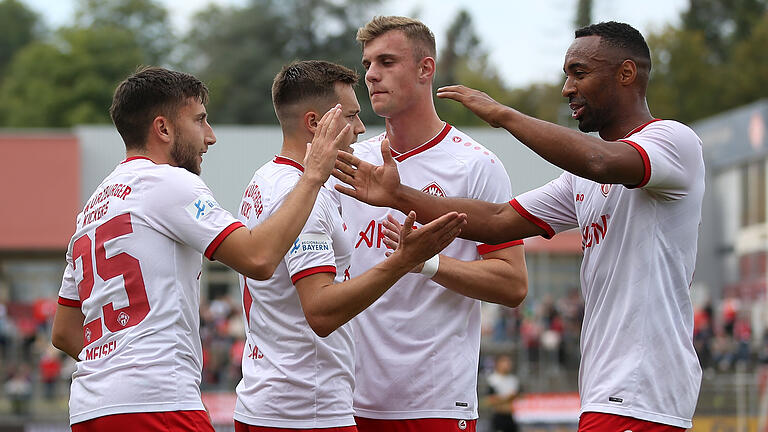 Können die Würzburger Kickers gegen den DJK Vilzing einen Sieg bejubeln und ins Toto-Pokal-Halbfinale einziehen?