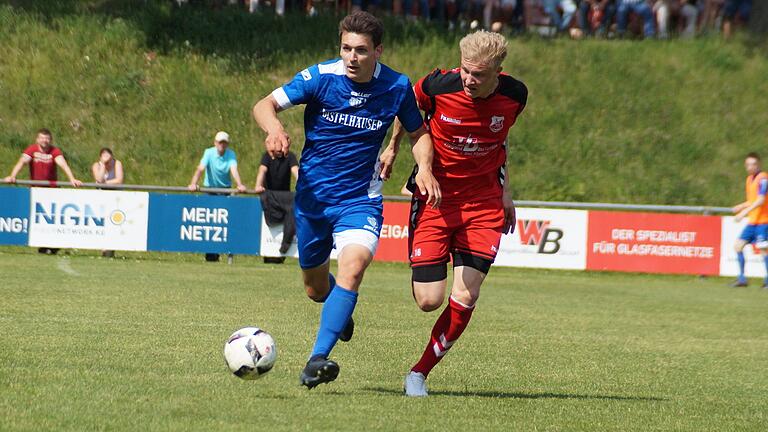 Vor seinem Wechsel zum TSV Aubstadt (rechts Steffen Behr) spielte Ben Müller für den Würzburger FV in der Bayernliga Nord.