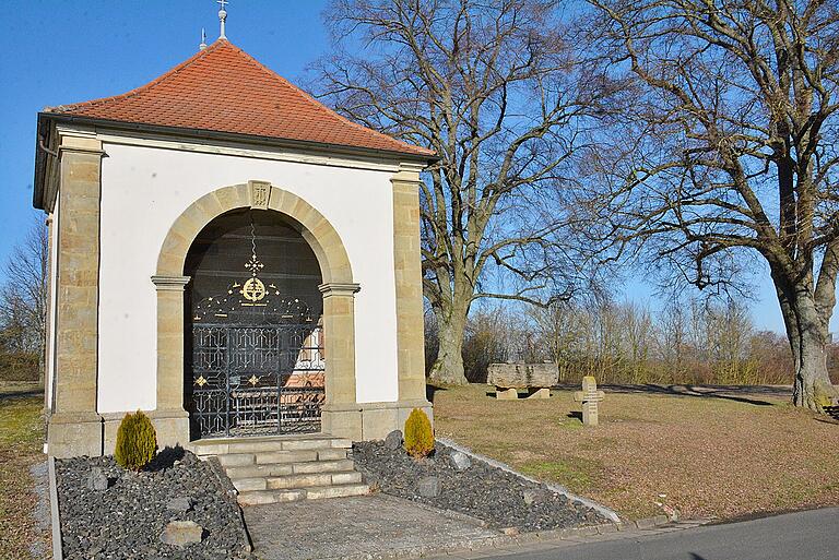 Die Kreuzkapelle bei Großeibstadt.