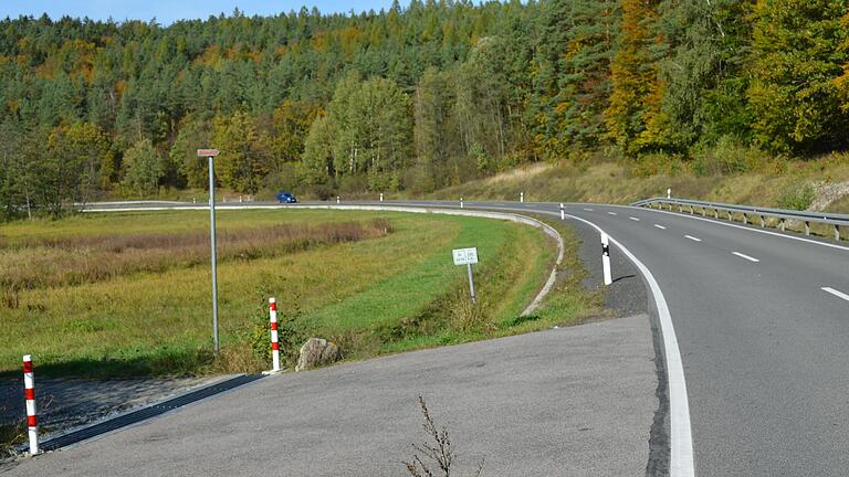 Am Ortsende von Tretzendorf endet momentan der Fahrradweg. Gegen eine Verlängerung entlang der Staatsstraße bis&nbsp; Unterschleichach hat der Bund Naturschutz Klage eingereicht.