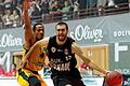 Basketball - EasyCredit BBL - s.Oliver Wuerzburg - MHP Riesen Ludwigsburg       -  Jake Odum (rechts, im Zweikampf mit dem Ludwigsburger David McCray) kehrt am Sonntag mit seinem neuen Arbeitgeber s.Oliver Würzburg nach Bayreuth an seine alte Arbeitsstelle zurück.