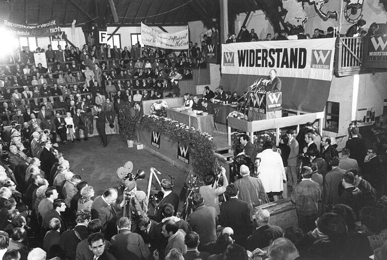 Voll besetzt war die Frankenhalle bei der Gründungsversammlung der rechtsextremistischen 'Aktion Widerstand' vor 50 Jahren. Voll besetzt war die Frankenhalle bei der Gründungsversammlung der rechtsextremistischen 'Aktion Widerstand' vor 50 Jahren.