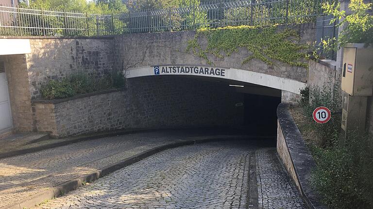 Keine Schranken, keine Kameras in der Altstadtgarage an der Ringstraße in Karlstadt. Keine Schranken, keine Kameras in der Altstadtgarage an der Ringstraße in Karlstadt.