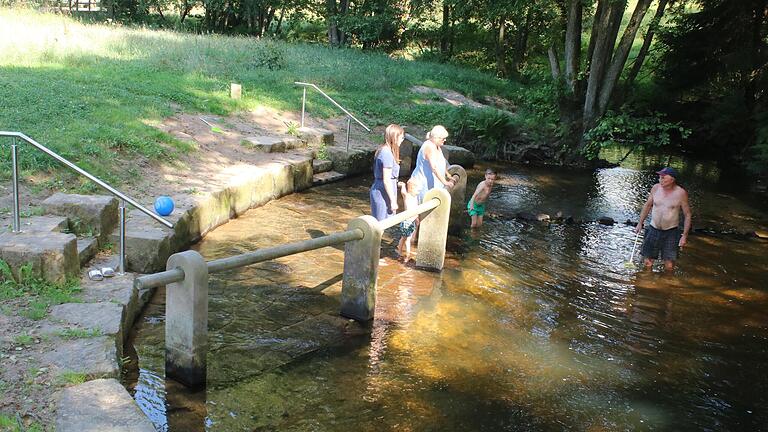 An der Wassertretanlage bei Krommenthal kann man sich im kühlen Wasser des Aubachs erfrischen.&nbsp;