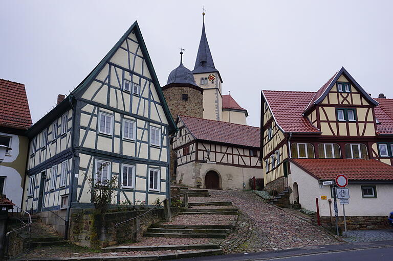 Nicht nur dunkle Braun- und Rottöne gibt es in Nordheim. Auch graues Taubenblau ist möglich.