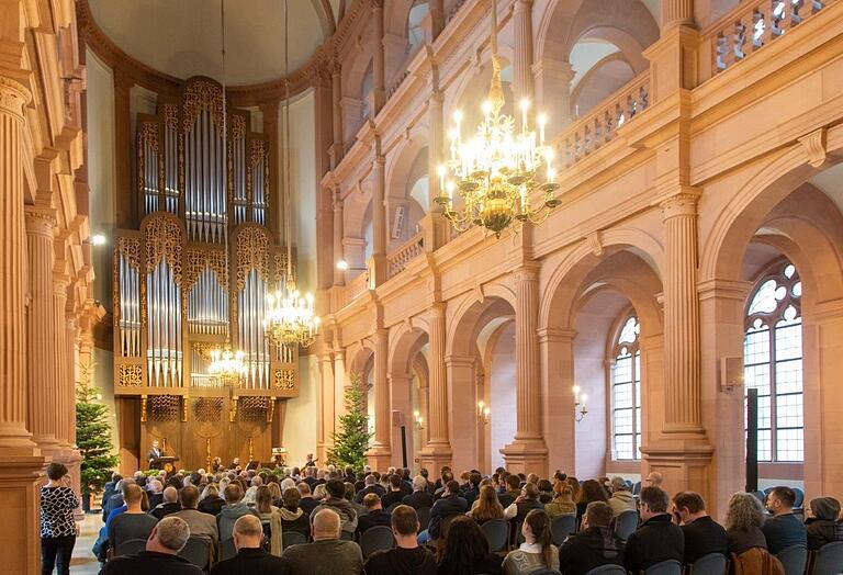 Bereichsleiterwechsel am Staatlichen Bauamt Würzburg in der Neubaukirche.