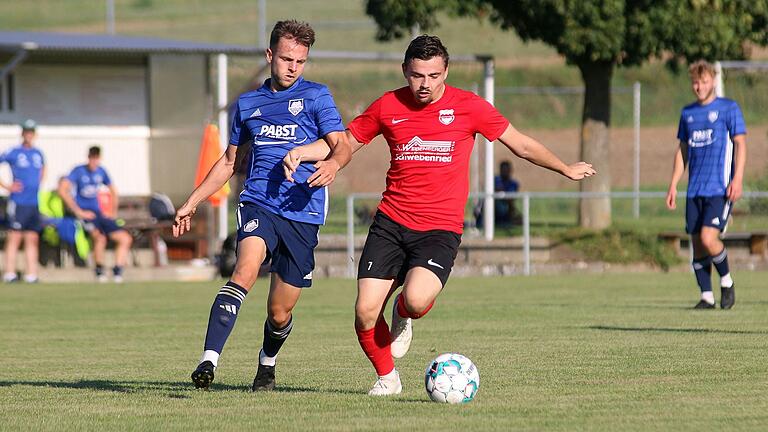 Erzielte in der vergangenen Landesliga-Saison 29 Tore für die DJK Schwebenried/Schwemmelsbach: Marcel Kühlinger (rechts, hier im Duell mit Gochsheims Nico Reulein). Erzielte in der vergangenen Landesliga-Saison 29 Tore für die DJK Schwebenried/Schwemmelsbach: Marcel Kühlinger (rechts, hier im Duell mit Gochsheims Nico Reulein).