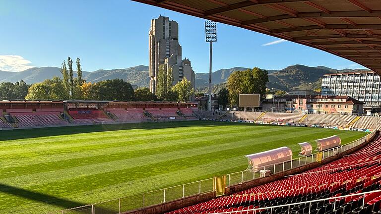 Vor Bosnien-Herzegowina - Deutschland       -  Im Stadion Bilino Polje erwarten 13.000 Fans die deutsche Mannschaft.